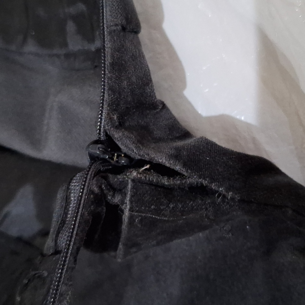 Gucci gray flare leg pants with belt pattern etche - Picture 12 of 12